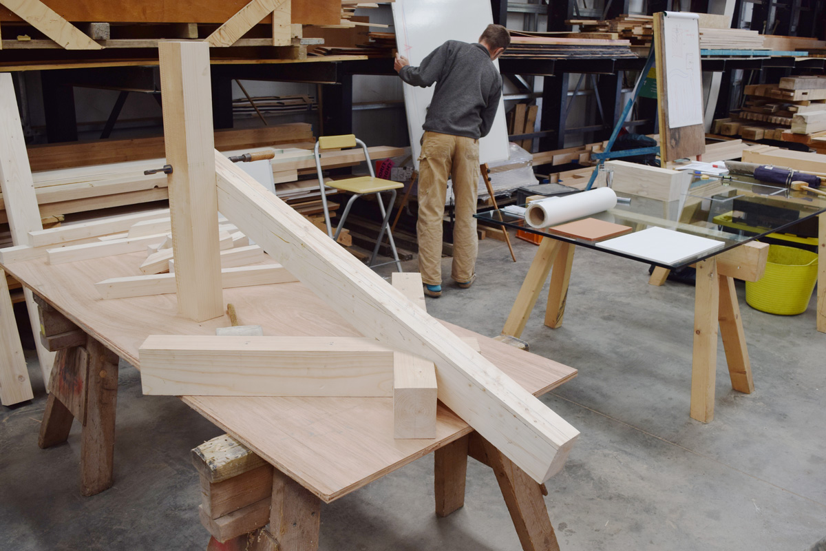 The hip rafter joint